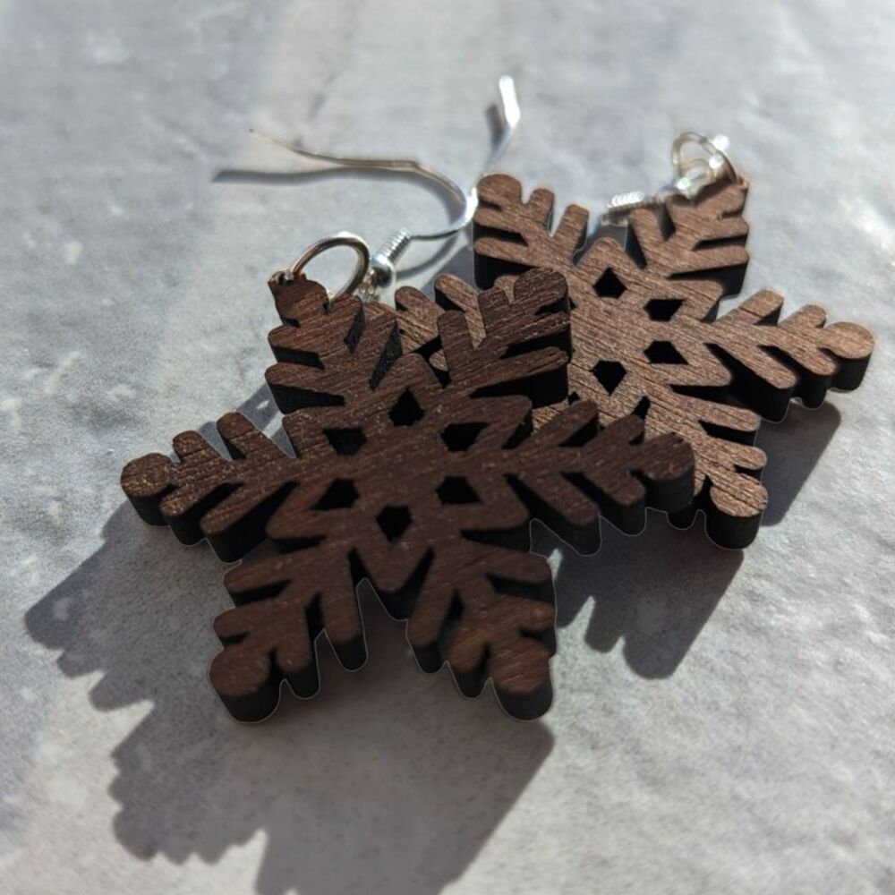 Snowflake earrings cut from wood